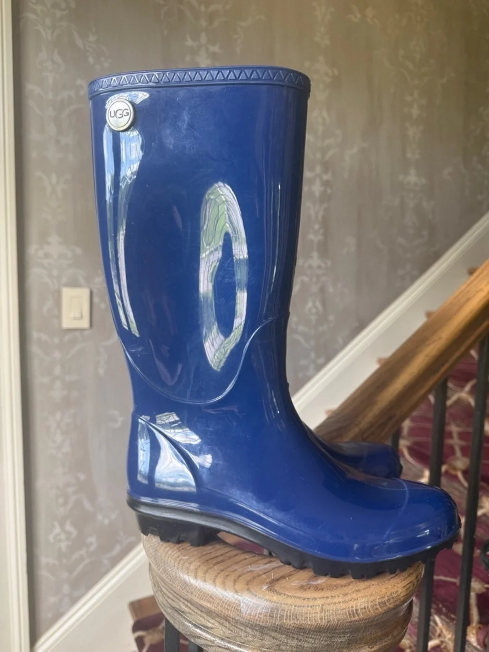 UGGS SHAYE ladies, cobalt blue rain, boot size 7 perfect condition